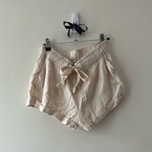 CREAM CHAROLETTE RUSSE SIZE MEDIUM SOFT FLOWY SUMMER SHORTS